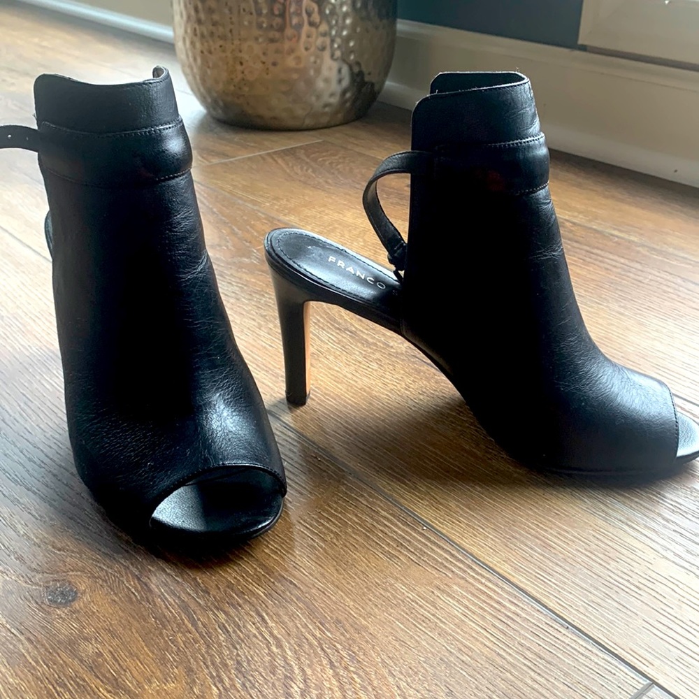 Black size 7.5 Franco Sarto heels. Excellent condition